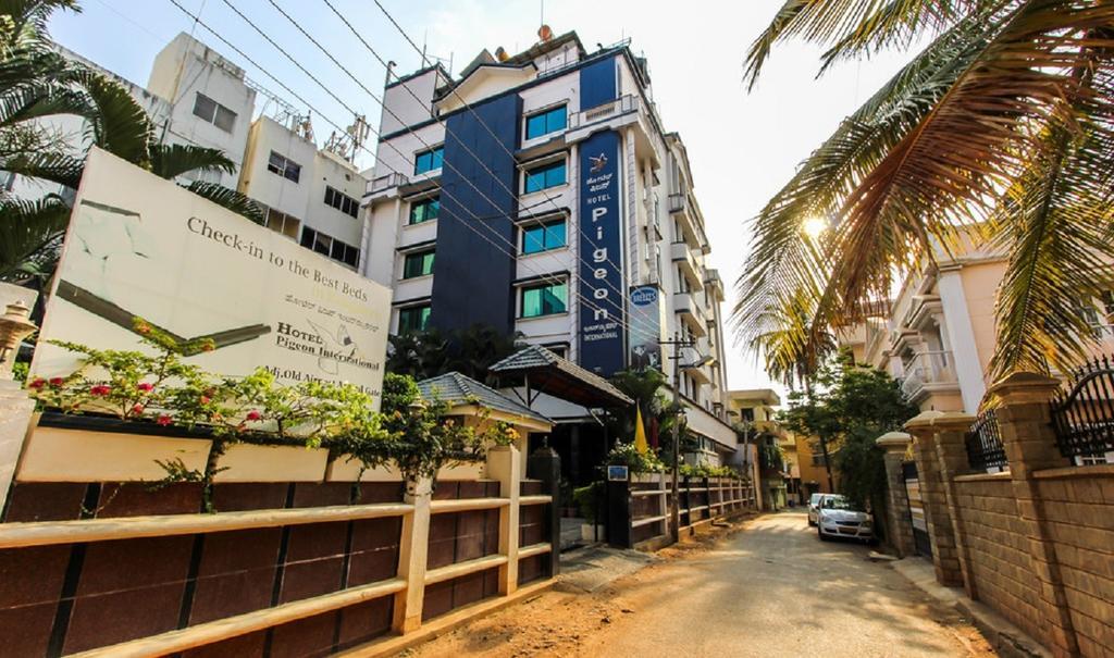 Hotel Pigeon International บังกาลอร์ ภายนอก รูปภาพ