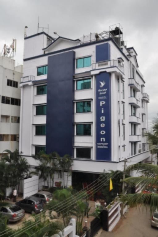 Hotel Pigeon International บังกาลอร์ ภายนอก รูปภาพ
